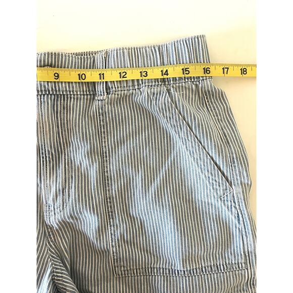 Gap 4" High Rise SuperSoft Denim Utility Shorts - Picture 7 of 10